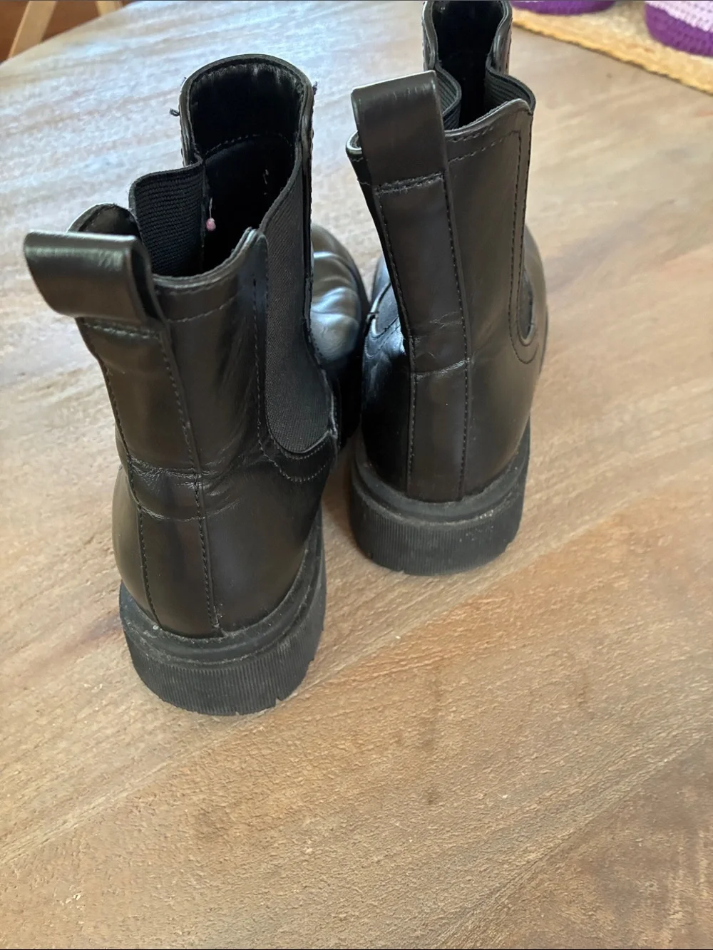 Women’s Black Chelsea Boots - Sleek Ankle Boots sz 7
